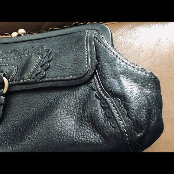 Ellen Tracy, Black Leather Frame Handbag With Kiss Lock Closure, EUC - Picture 6 of 16